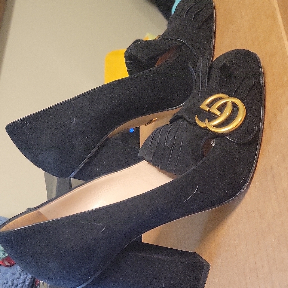 Gucci Black and Gold Luxurious Flats